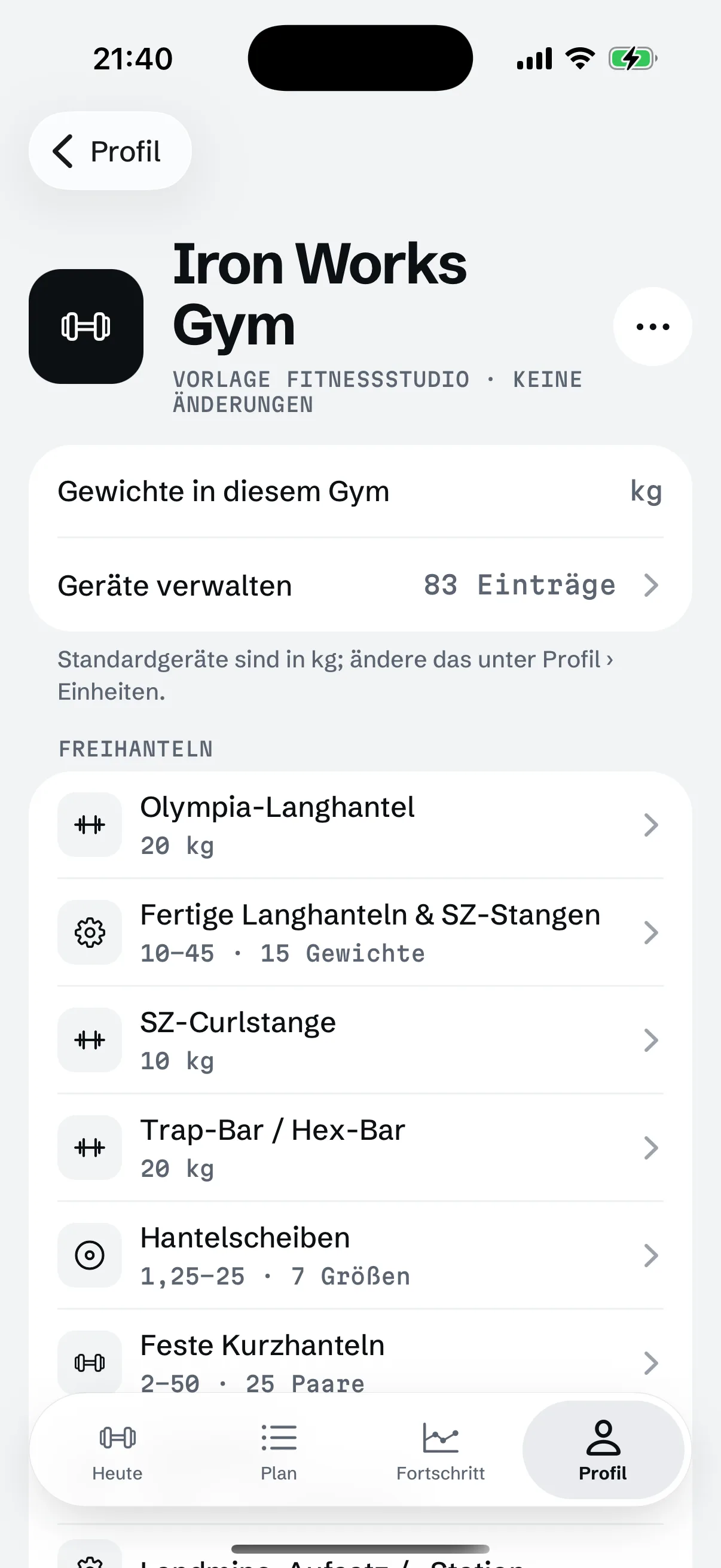 Der Gym-Bildschirm von RIGOR: ein großes Fitnessstudio mit den Gewichten, die es hat.