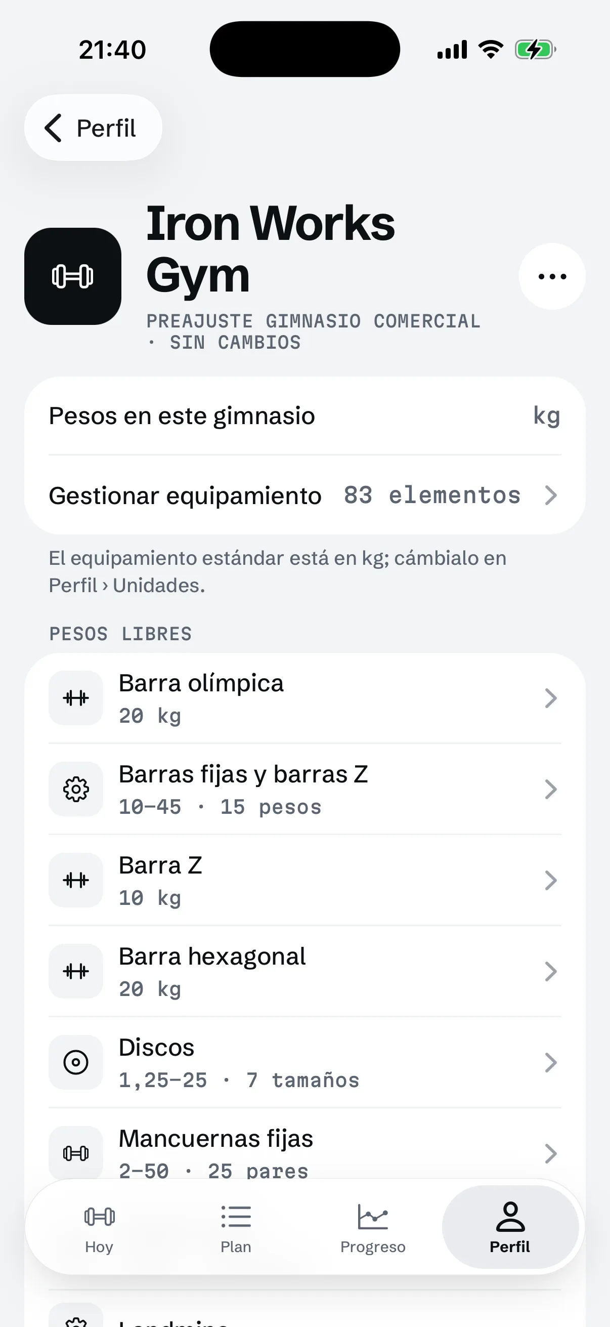 La pantalla de gimnasio de RIGOR: un gimnasio comercial con los pesos que tiene.