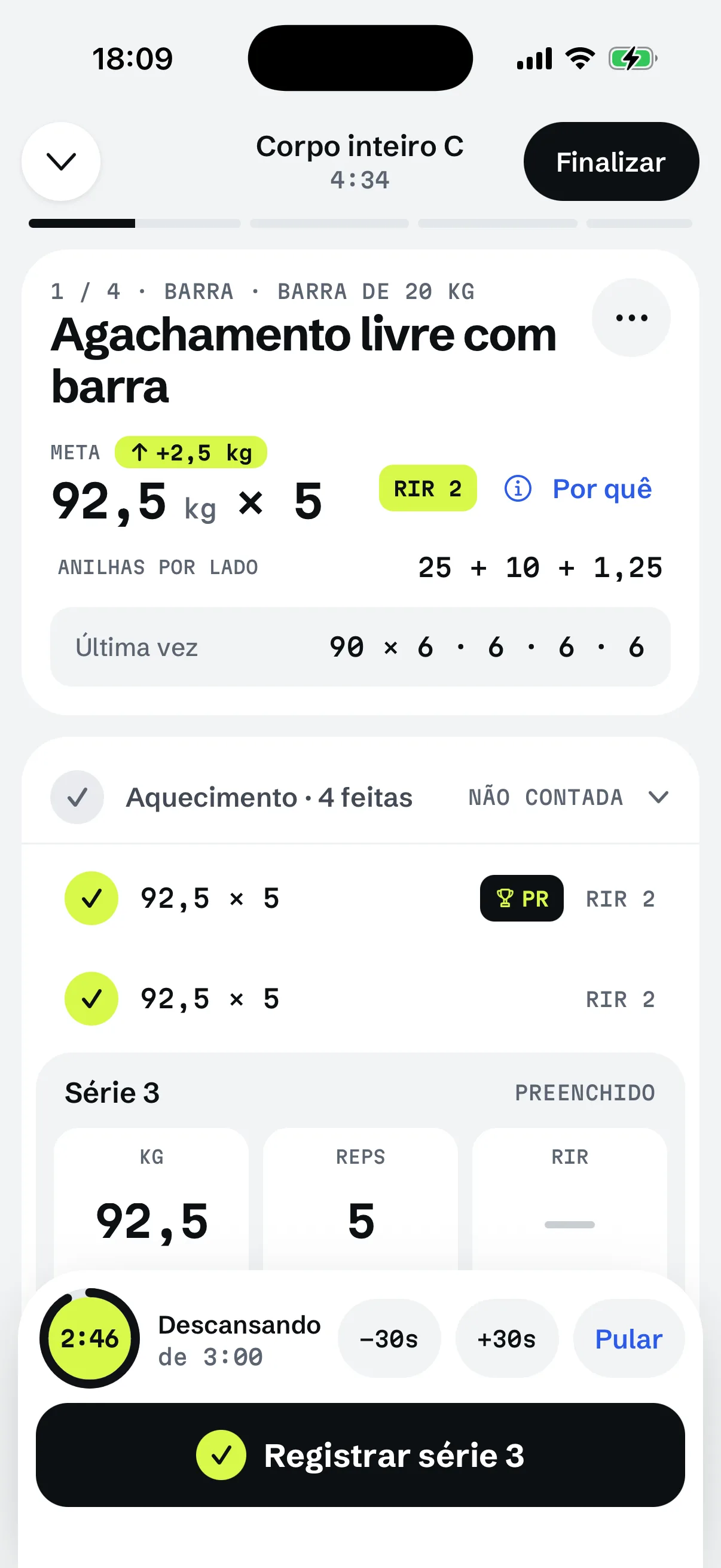 Tela de treino do RIGOR: registrando uma série, com os números da última vez ao lado.